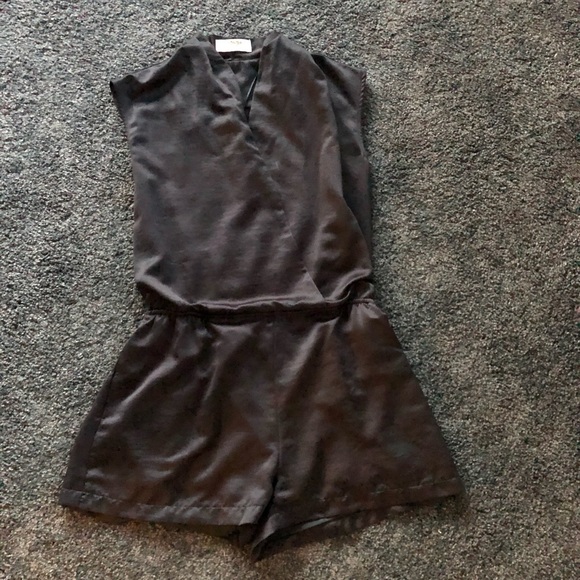🌚MODCLOTH/ Satin Wrap Frt Romper w/ Lace Bk 🌚 - Picture 3 of 8